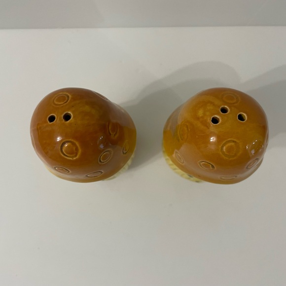 Anthropomorphic Angry Mushroom Men Salt and Pepper Shakers - Picture 2 of 6